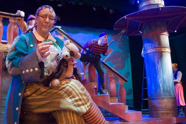 Buddy Woodward as Mr. Smee with Tricia Matthews, Seth Marstrand and Frank G. — Peter Pan (2008)