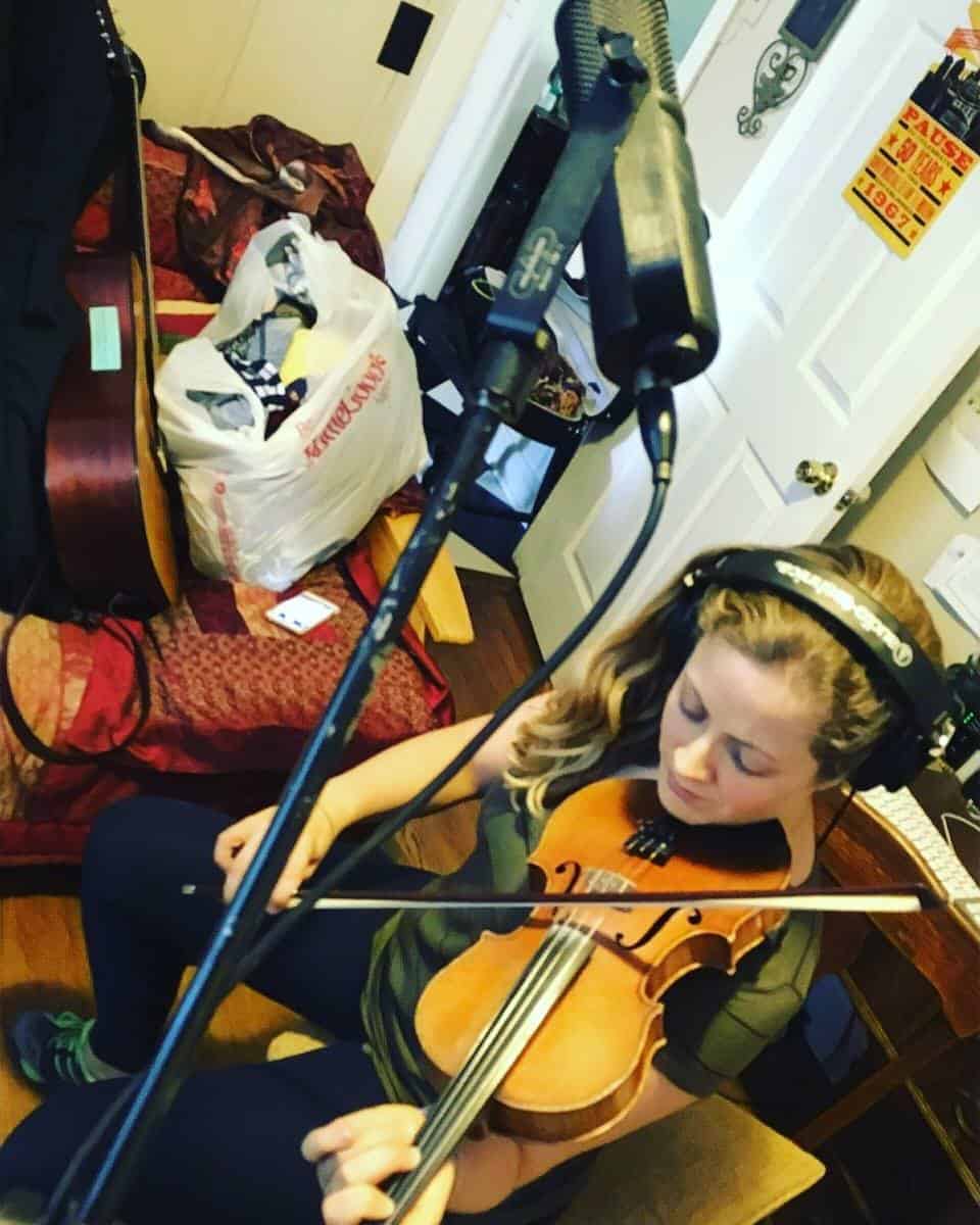 Recording fiddle with Jenny Obert with a vintage CAD Equitec-200 in Nashville